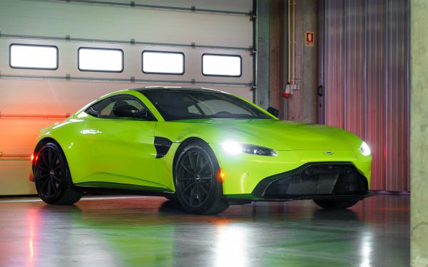 2019 aston martin vantage lime essence green 4k