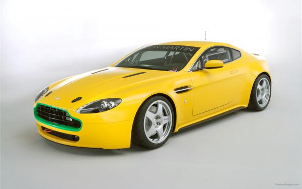 aston martin v8 vantage n24 3