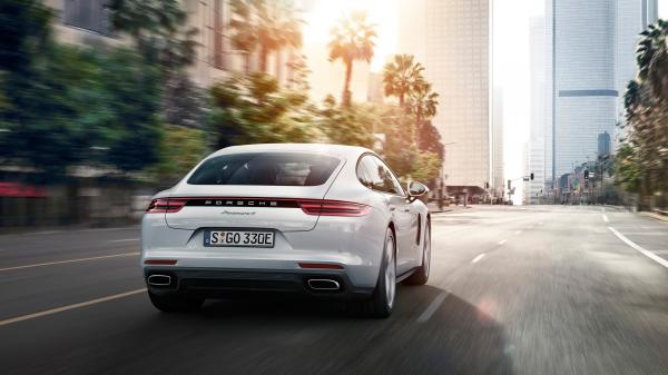 Free 2017 porsche panamera 4 e hybrid rear wallpaper download