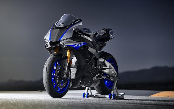 Free 2018 yamaha yzf r1m 4k wallpaper download