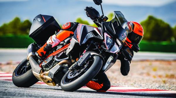 Free 2019 ktm 1290 super duke gt 4k 2 wallpaper download