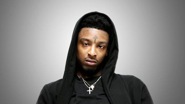 Free 21 savage in ash background wearing black head covered t shirt and silver chains on neck hd 21 savage wallpaper download