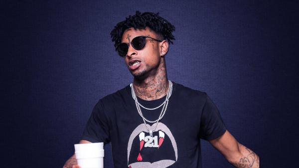 Free 21 savage in blue background wearing black t shirt and goggles hd 21 savage wallpaper download