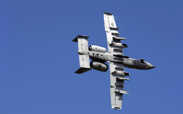 Free a 10 thunderbolt approaching target wallpaper download