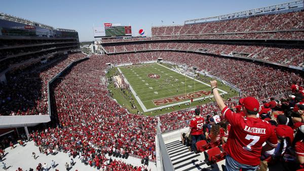 Free aerial view of stadium with 49ers players and full of people 4k hd 49ers wallpaper download