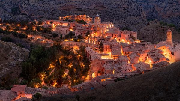 Free albarracin aragon building house night panorama spain town hd travel wallpaper download