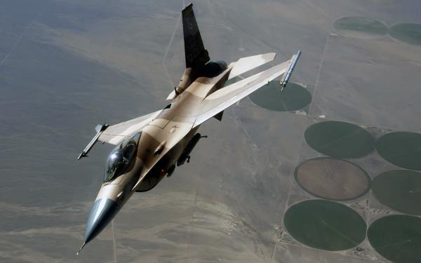 Free an f 16 fighting falcon during a red flag exercise wallpaper download