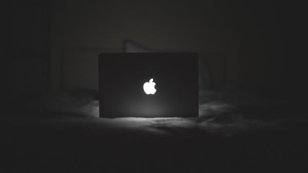 Free apple laptop during nighttime hd macbook wallpaper download