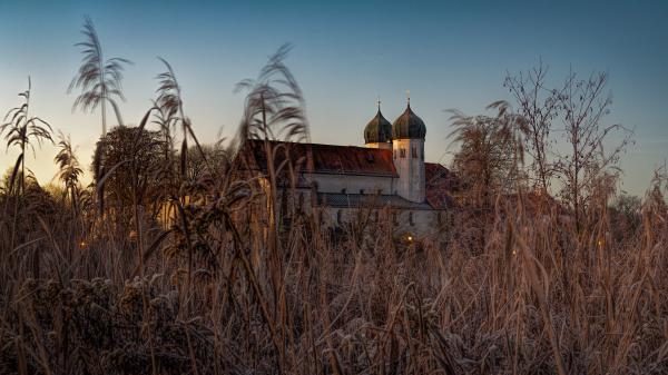 Free architecture church temple under blue sky 4k hd travel wallpaper download