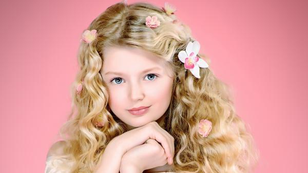 Free ash eyes little cute girl is having flowers on head in light pink background hd cute wallpaper download