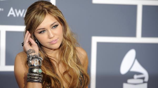 Free attractive look of miley cyrus hd miley cyrus wallpaper download