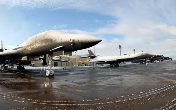 Free b 1 lancers at ellsworth air force base wallpaper download