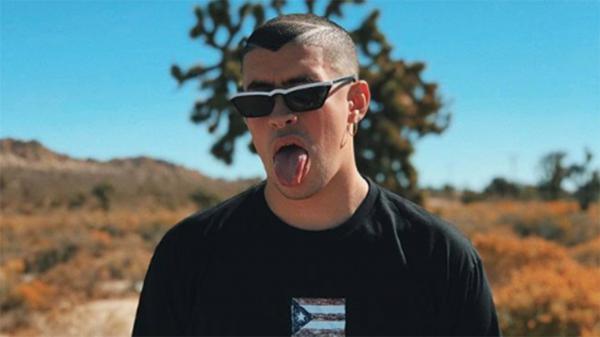 Free bad bunny aesthetic is wearing black tshirt standing in blur background with tongue out hd music wallpaper download