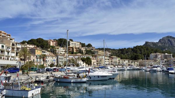 Free bay boat harbor majorca spain yacht hd travel wallpaper download