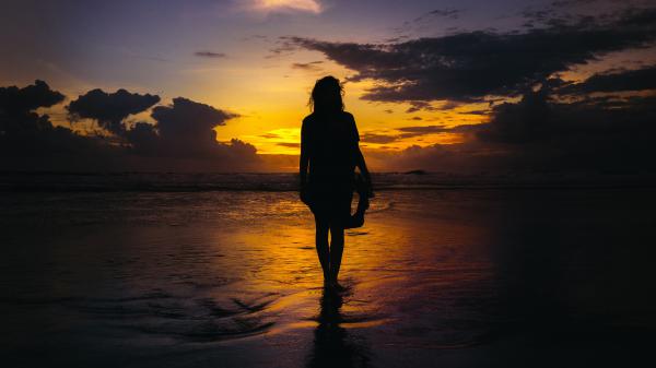 Free beach girl silhouette 5k wallpaper download