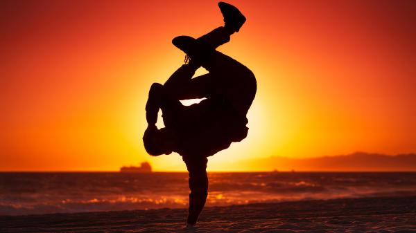 Free beach stunt silhouette 5k wallpaper download