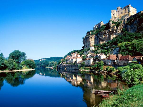 Free beynac dordogne river france wallpaper download