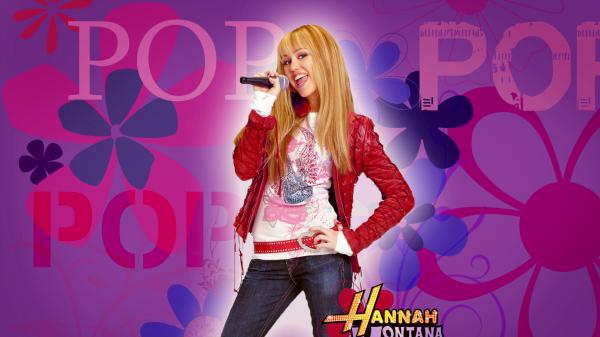 Free blonde hair miley cyrus is singing with a mic hd miley cyrus wallpaper download