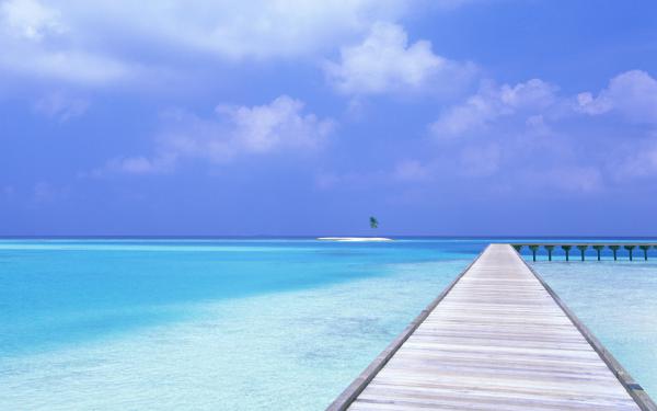 free blue sky blue water wallpaper download