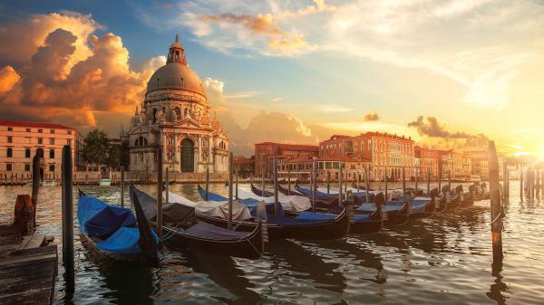 Free boat on canal and cathedral dome gondola grand house in italy venice hd travel wallpaper download