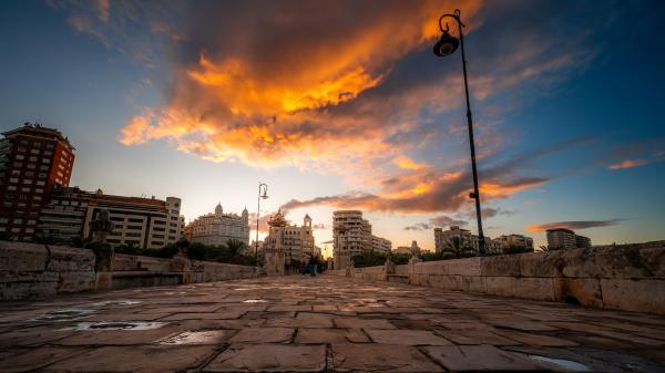 Free building in valencia spain during sunset hd travel wallpaper download