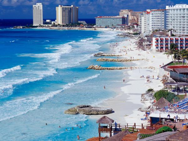 Free cancun shoreline mexico wallpaper download