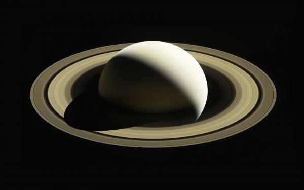 Free cassini saturn 4k wallpaper download