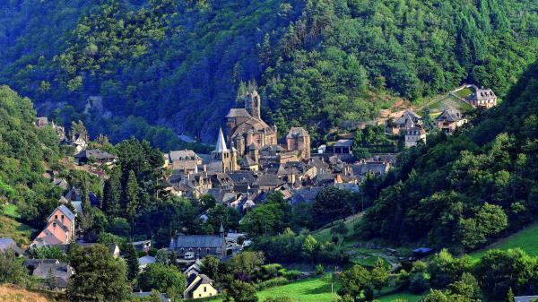 Free castle with house surrounded by green trees on mountain in france hd travel wallpaper download