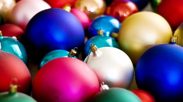 Free christmas balls decoration wallpaper download