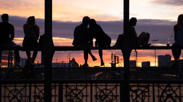 Free city bridge people silhouette during evening time hd travel wallpaper download