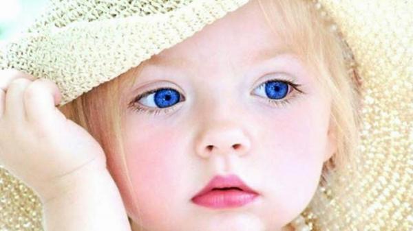 Free closeup photo of cute blue eyes baby girl wearing white cap hd cute wallpaper download