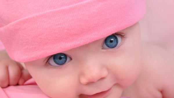 Free closeup photo of cute blue eyes baby is wearing pink cap 4k hd cute wallpaper download
