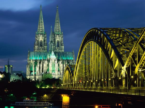 Free cologne cathedral and hohenzollern bridge germany wallpaper download