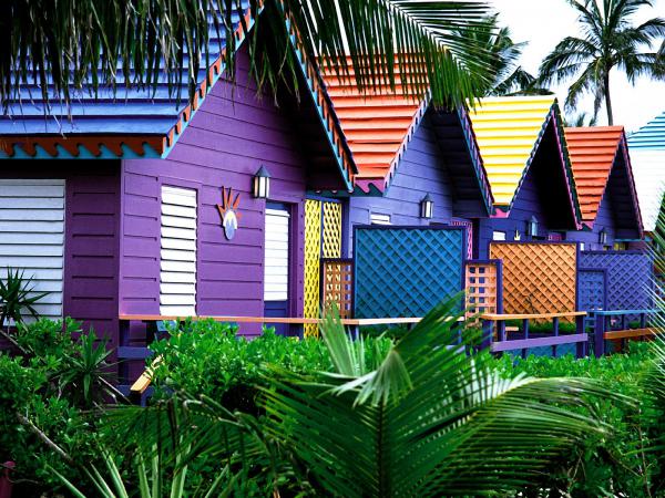 Free colorful houses bahamas wallpaper download