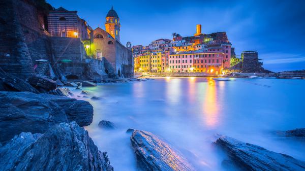 Free colorful lightning building in front of sea italy liguria sea vernazza hd travel wallpaper download