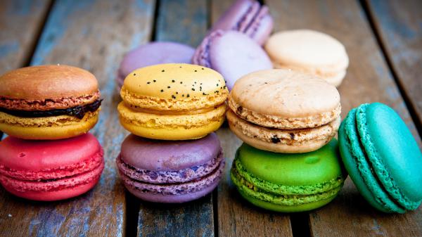 Free colorful macarons wallpaper download