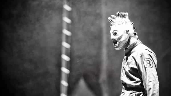 Free corey taylor in blur black background slipknot hd music wallpaper download