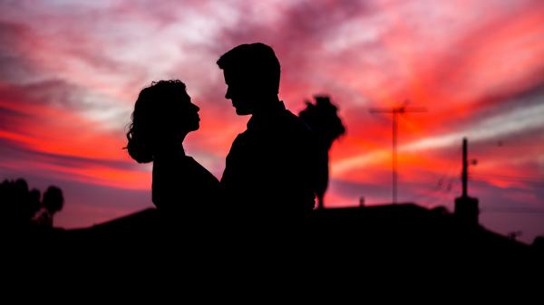 Free couple evening silhouette wallpaper download