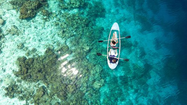 Free couple kayaking aerial view 4k wallpaper download