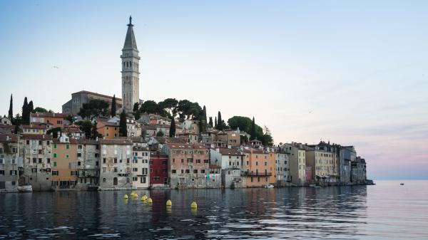 Free croatia rovinj tower in the middle of buildings near river hd travel wallpaper download