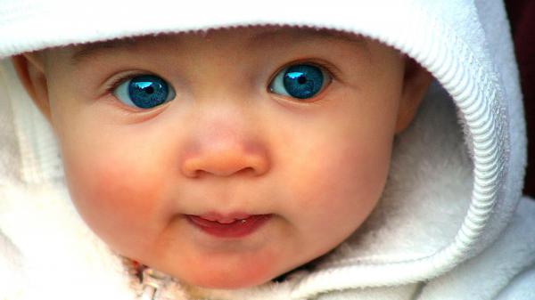 Free cute baby blue eyes look 4k 5k hd cute wallpaper download