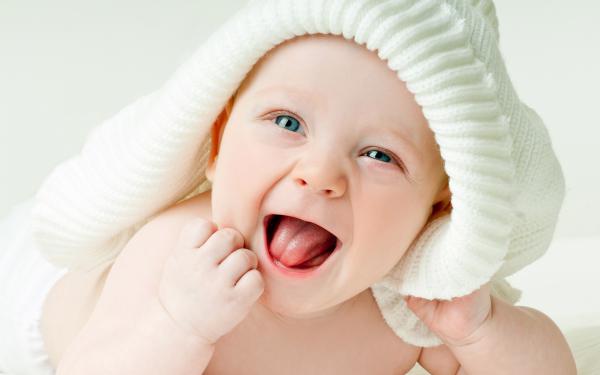 Free cute baby boy green eyes wallpaper download