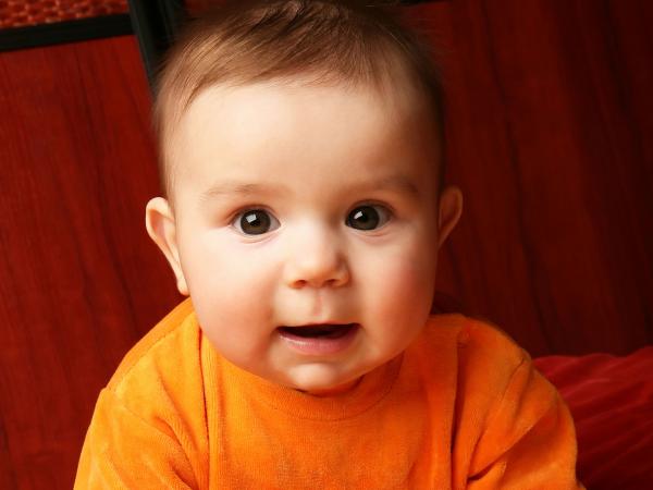 Free cute baby close up wallpaper download