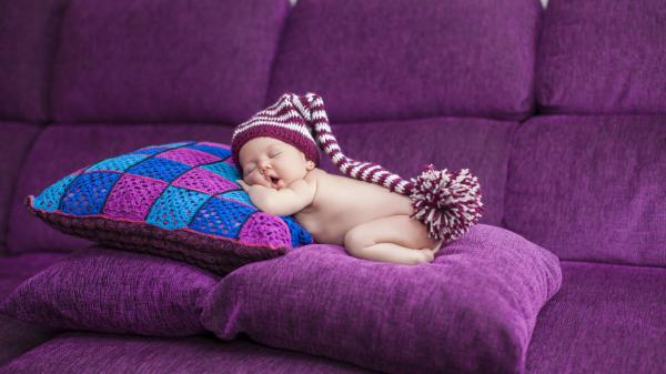 Free cute baby is sleeping on purple pillow 4k hd cute wallpaper download