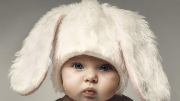 Free cute baby is wearing rabbit bunny ear cap hd cute wallpaper download