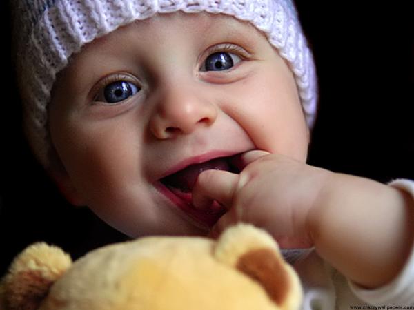 Free cute baby playing doll wallpaper download