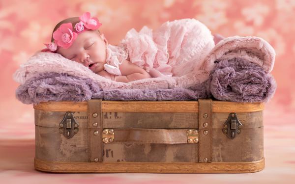 Free cute baby sleep wallpaper download