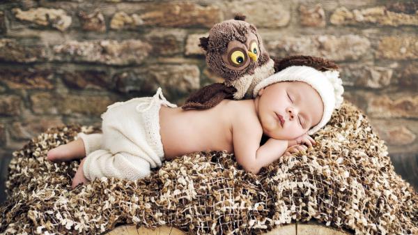 Free cute baby sleeping with doll 4k 5k hd cute wallpaper download