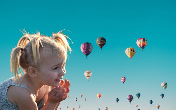 Free cute girl hot air ballons 4k wallpaper download