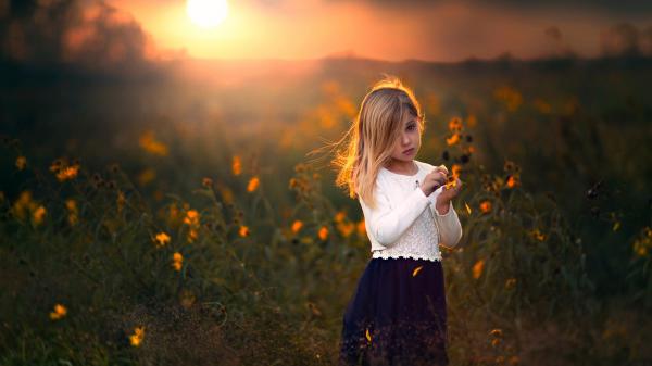 Free cute girl is having flowers in hands standing outdoors hd cute wallpaper download